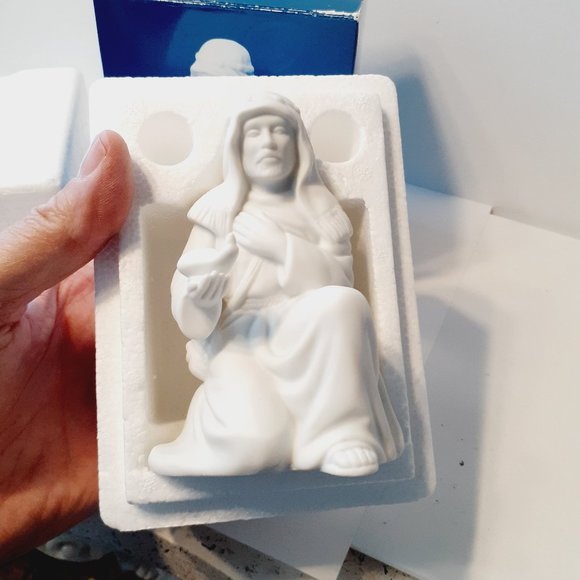 Vintage Avon Nativity Collectibles The Innkeeper 1988 Original Box - Picture 5 of 9